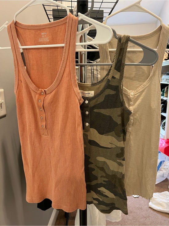 Tops - 3 tanks